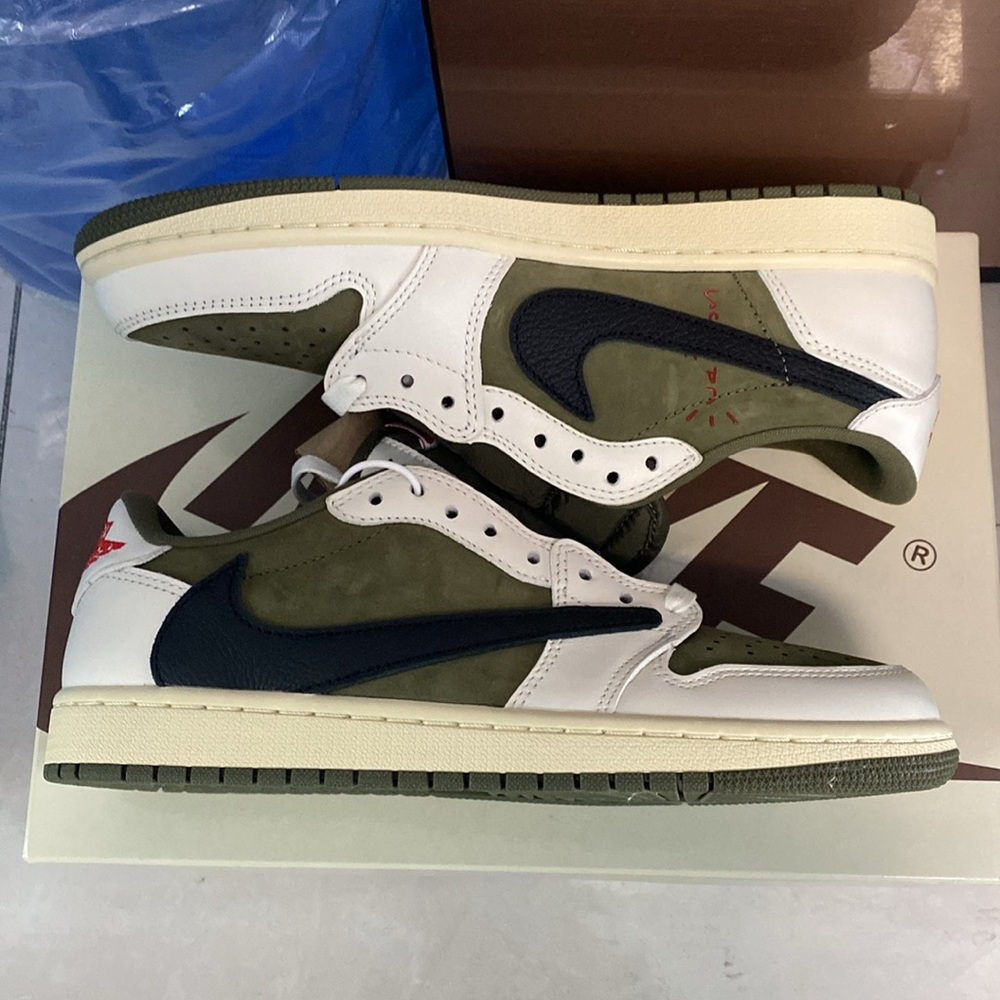 Jordan 1 Retro OG x Travis Scott Low Sneakers Size Mens 9.5